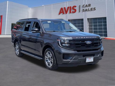 Used 2025 Ford Expedition Max Active AWD/4WD image 3
