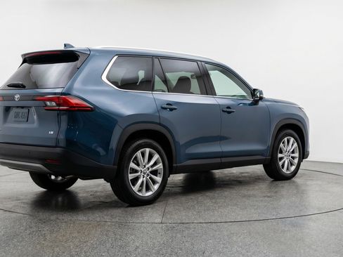 Used 2025 Toyota Grand Highlander FWD image 9