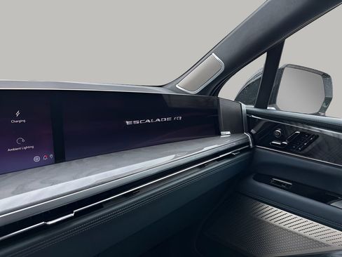 Certified 2025 Cadillac Escalade IQ Luxury 2 w/ LPO, Premium Carpet Package image 27