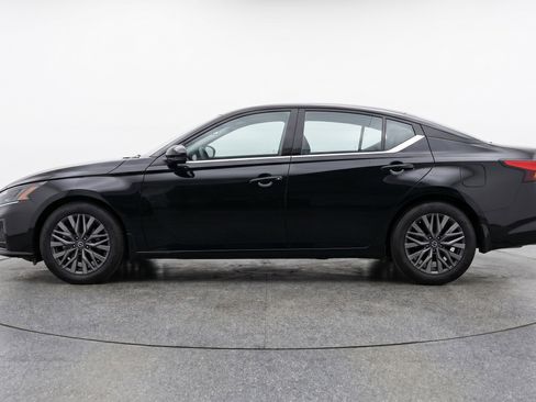 Used 2025 Nissan Altima 2.5 SV FWD image 5