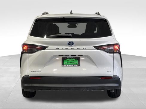 Used 2025 Toyota Sienna XLE w/ XLE Plus Package AWD/4WD image 4
