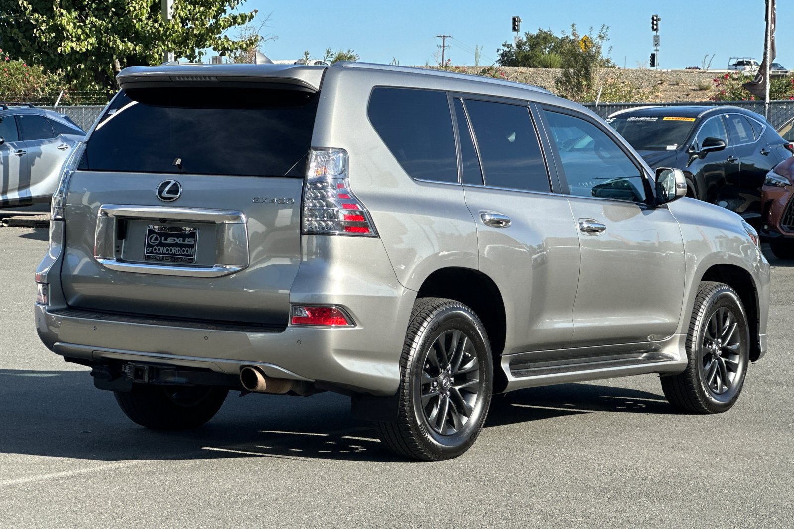 Certified 2023 Lexus GX 460 Premium w/ Premium Package AWD/4WD image 4