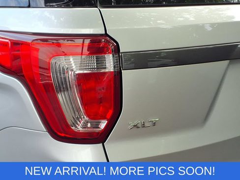 Used 2018 Ford Explorer XLT w/ Equipment Group 202A AWD/4WD image 9