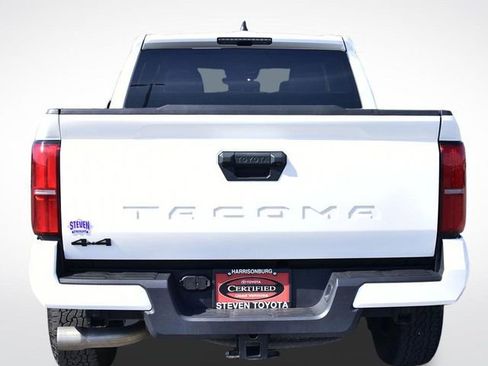 Certified 2024 Toyota Tacoma TRD Off-Road AWD/4WD image 8