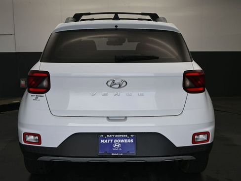 Used 2021 Hyundai Venue SEL w/ Cargo Package image 16