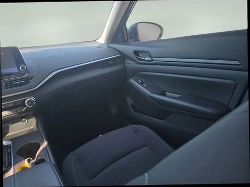 Used 2025 Nissan Altima 2.5 S image 15