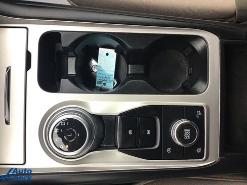 Used 2021 Ford Explorer XLT image 42