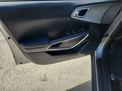 Used 2025 Kia Soul FWD image 20