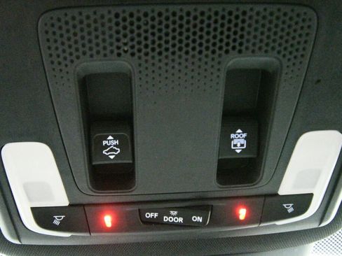 Used 2025 Honda Pilot Black Edition image 18