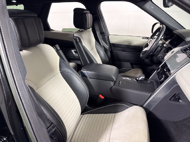 Used 2023 Land Rover Discovery Metropolitan Edition AWD/4WD image 14