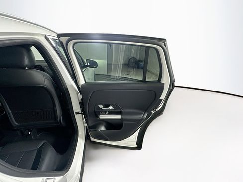 Used 2023 Mercedes-Benz GLA 250 4MATIC w/ Premium Package image 32