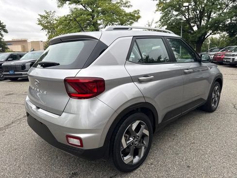 Used 2024 Hyundai Venue SEL FWD image 18