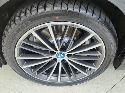 Used 2023 BMW 530e xDrive w/ Premium Package image 62