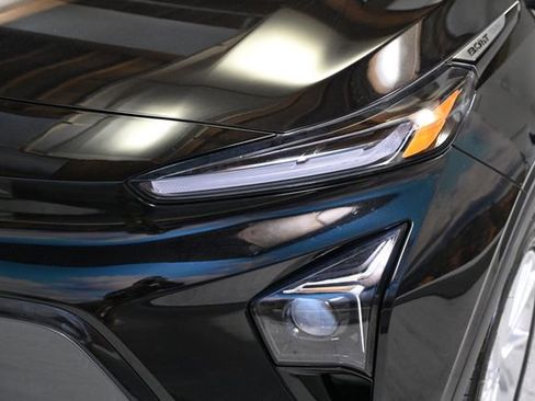 Used 2022 Chevrolet Bolt EUV LT w/ Comfort Package image 14
