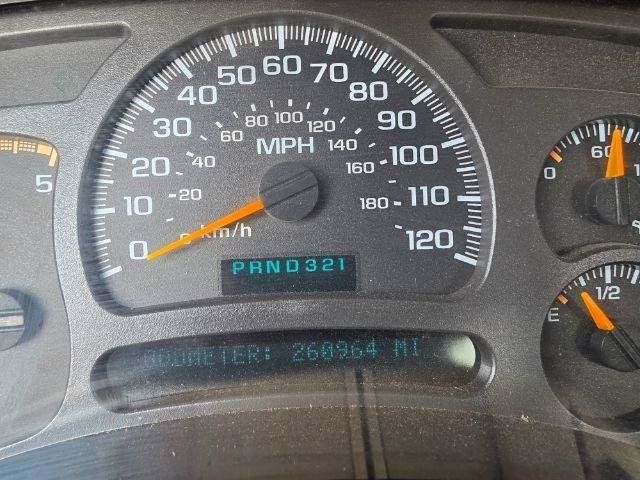 Used 2004 Chevrolet Silverado 2500 LS w/ Heavy-Duty Power Package AWD/4WD image 12