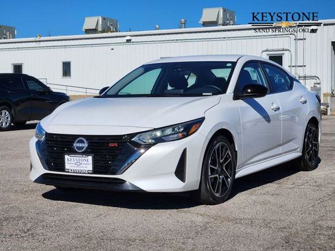 Used 2025 Nissan Sentra SR image 3