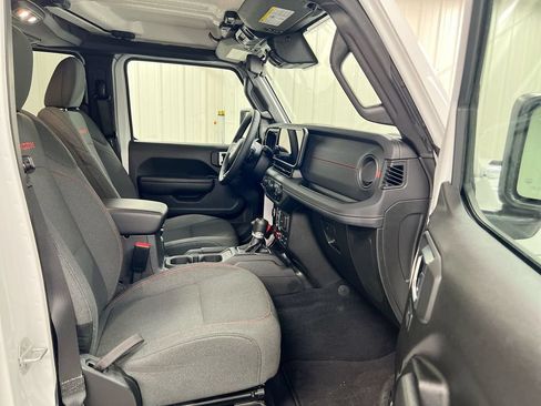Used 2025 Jeep Wrangler Unlimited Rubicon AWD/4WD image 16