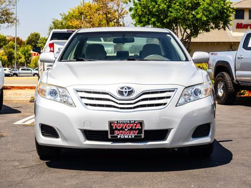 Used 2010 Toyota Camry LE FWD image 2