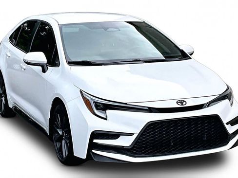 Used 2024 Toyota Corolla SE FWD image 3