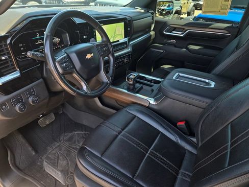Used 2022 Chevrolet Silverado 1500 High Country w/ High Country Premium Package AWD/4WD image 10