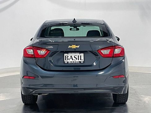 Used 2018 Chevrolet Cruze LT w/ Convenience Package FWD image 12