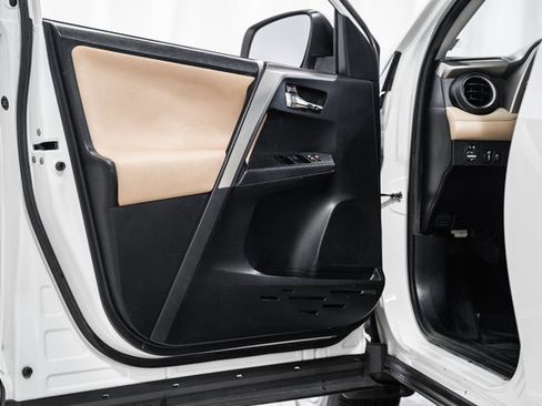 Used 2015 Toyota RAV4 XLE image 33