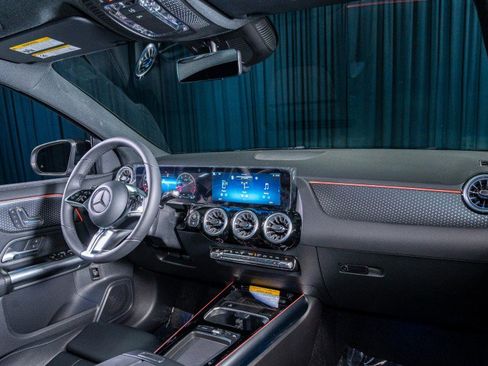 Certified 2025 Mercedes-Benz GLA 250 image 14