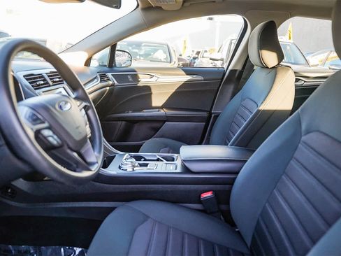 Used 2020 Ford Fusion SE image 18