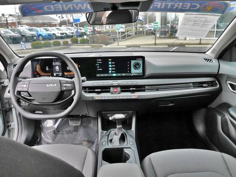 Used 2025 Kia K4 LXS image 18