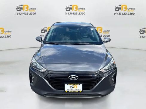 Used 2019 Hyundai Ioniq Plug-In Hybrid image 2