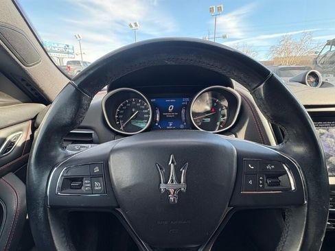 Used 2019 Maserati Levante image 11
