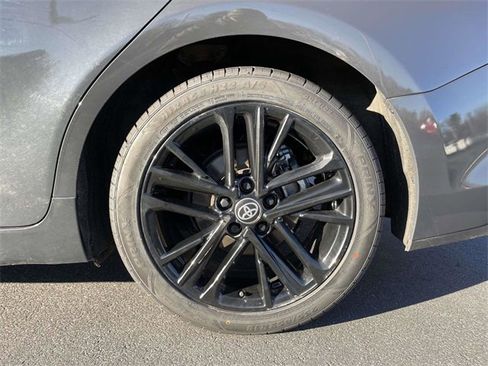 Used 2025 Toyota Camry SE image 9