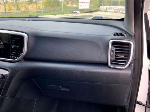Used 2022 Kia Sportage LX image 17