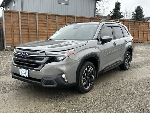 Used 2025 Subaru Forester Limited image 3