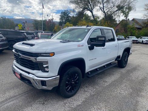New 2026 Chevrolet Silverado 2500 LT image 3