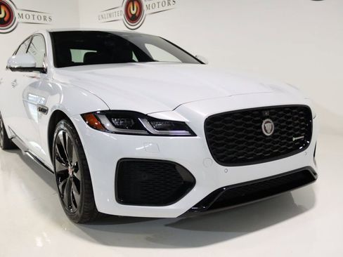 Used 2021 Jaguar XF R-Dynamic SE image 25