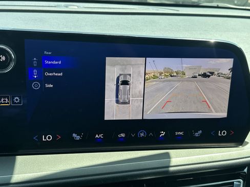 Used 2024 Chevrolet Traverse LT w/ LPO, Floor Liner Package FWD image 27