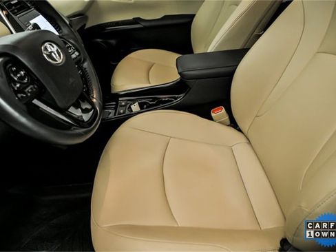 Used 2021 Toyota Prius XLE image 12