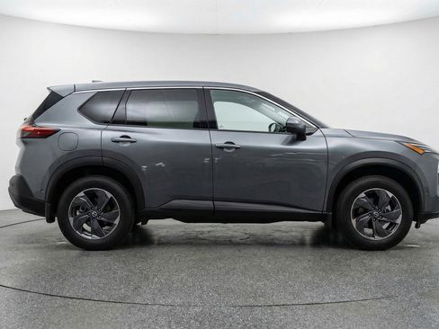 Used 2025 Nissan Rogue SV AWD/4WD image 11