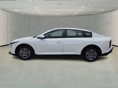 Used 2025 Kia K4 LX image 6