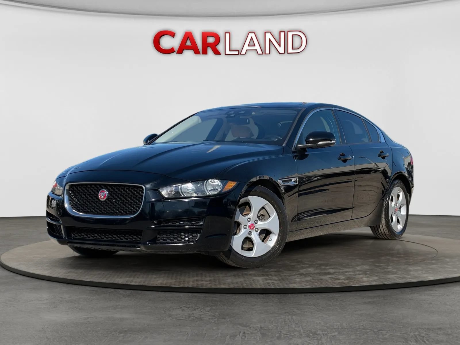 Used 2017 Jaguar XE RWD image 1