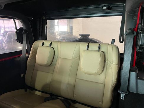 Used 2019 Jeep Wrangler Rubicon w/ Cold Weather Group image 21