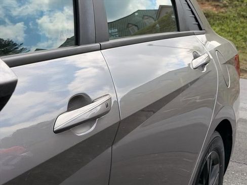 Used 2023 Hyundai Elantra SEL FWD image 21