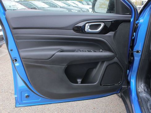 New 2026 Jeep Compass Limited w/ Limited Altitude Pack image 21