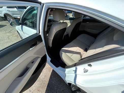 Used 2017 Hyundai Elantra Value Edition image 6