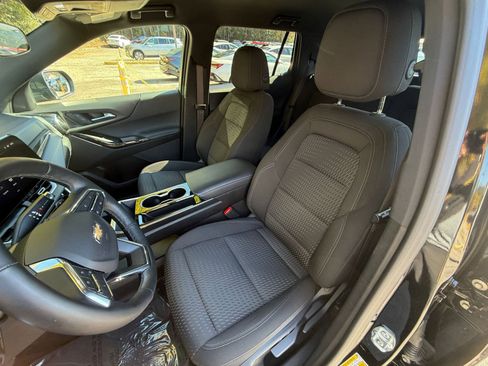 Used 2025 Chevrolet Equinox LT image 36