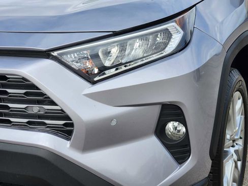 Used 2019 Toyota RAV4 Limited image 7