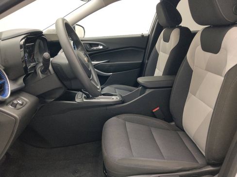 Used 2025 Chevrolet Trax LS FWD image 17