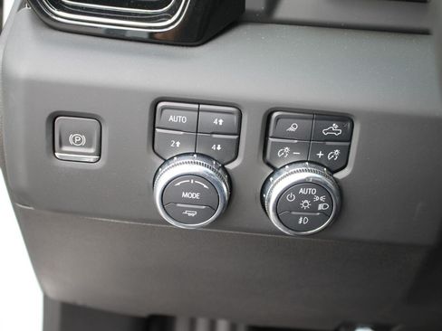 Used 2024 GMC Sierra 2500 AT4 AWD/4WD image 19
