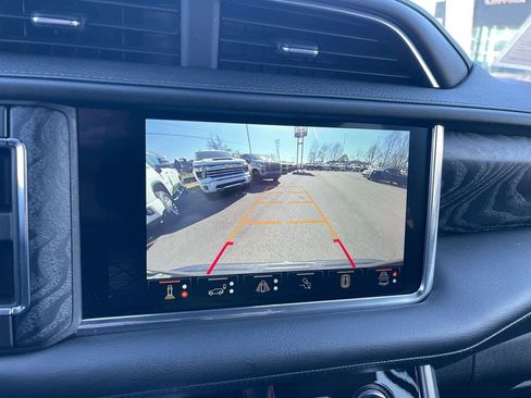 Used 2023 GMC Yukon XL Denali image 24